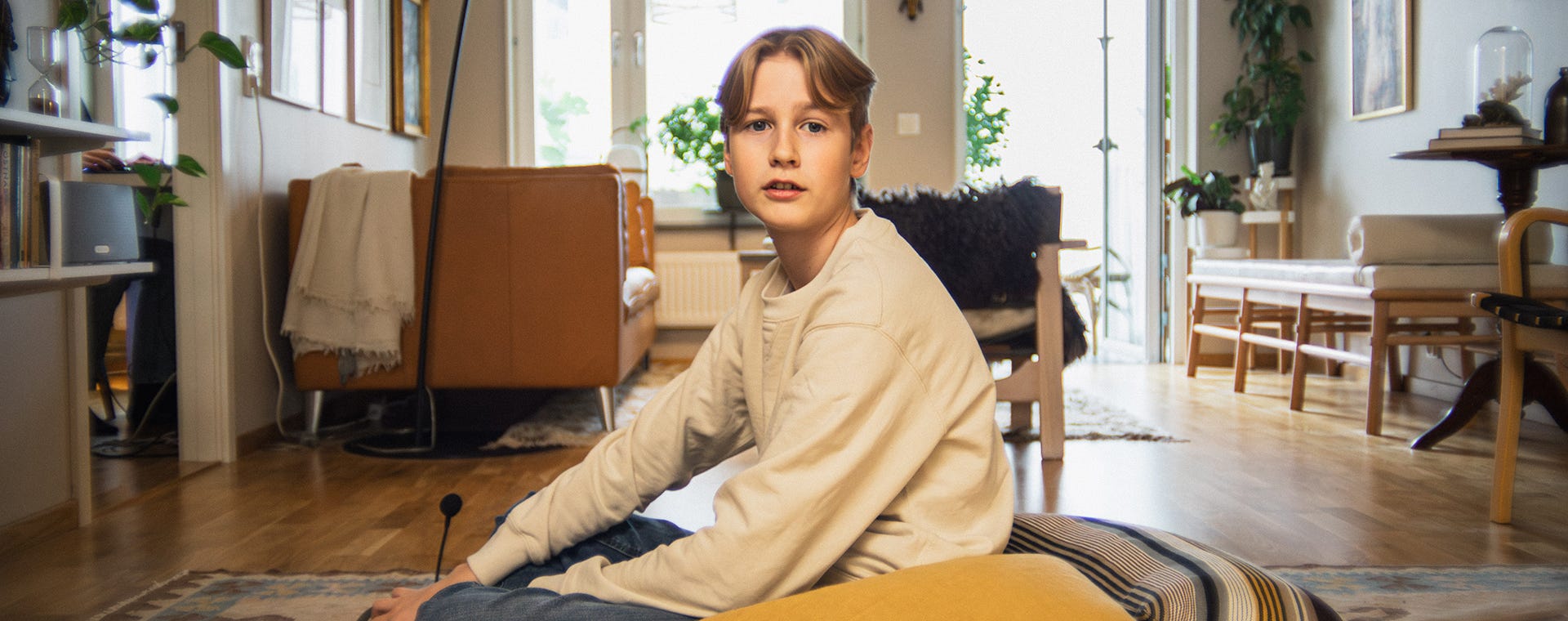 Bild på pojke som spelar tv-spel