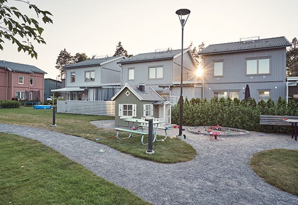 Nyproduktion Stockholm - Gemensam lekplats i grannskapet Ältadalen