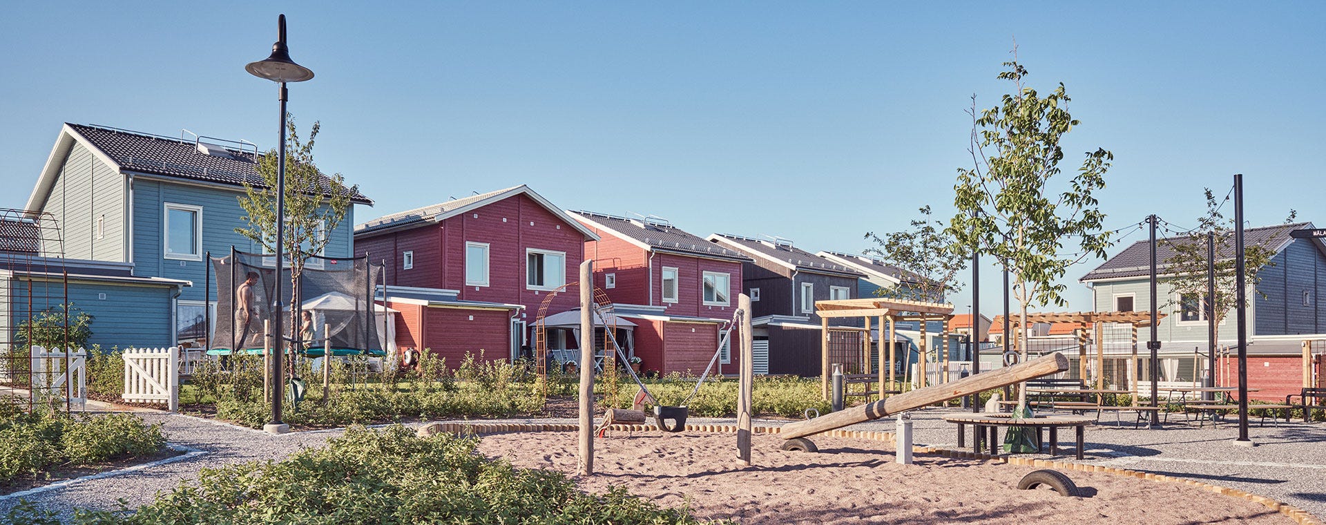 Inflyttade grannskap - Visualisering av nyproducerade radhus med gemensam lekplats
