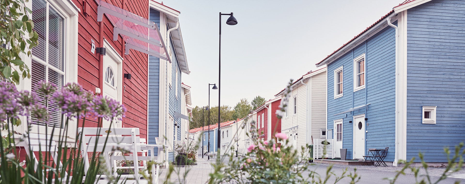 Gatuvy på grannskapen Sjömannen och Sjöjungfrun
