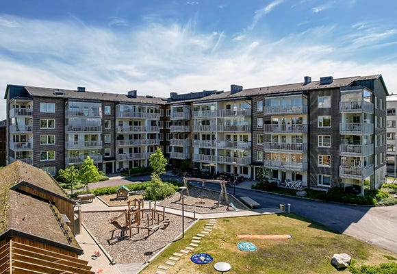 Foto över innergården med lekplats i grannskapet Tillsammans