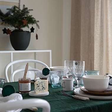 siteassets/_inspiration/inredning/hallbar-vinterdukning/vinterdukning-bord2-380x380.jpg