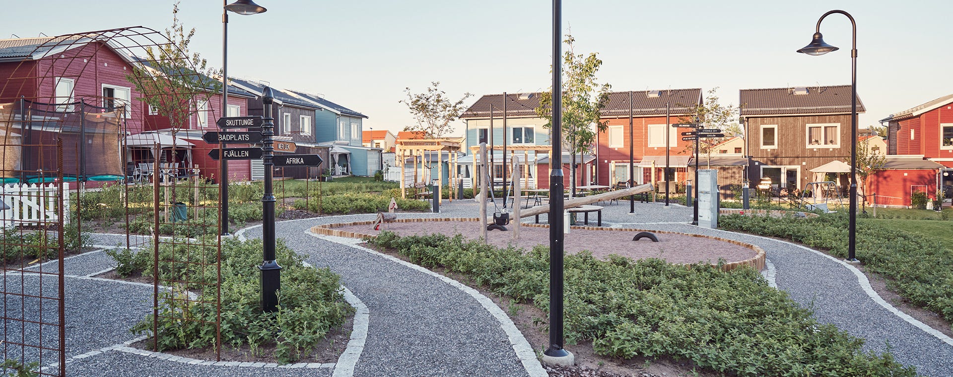 Gemensamma lekparken i grannskapet Mälargränd