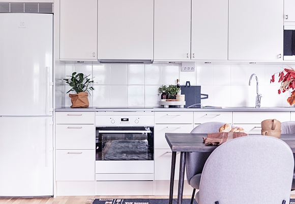 siteassets/_inspiration/ta-hand-om-ditt-hem/storstada-koket/stada-koket-kylskap-2-580x400.jpg
