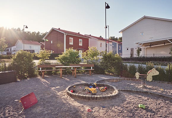 Gemensam lekplats i grannskapet Sjömannen