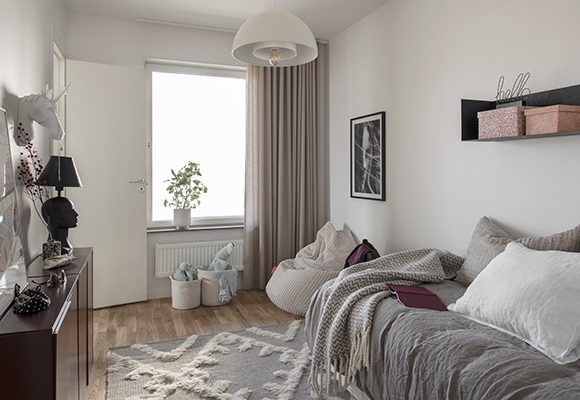 siteassets/design-och-inredning/visningslagenhet-kristineberg/fyra/sovrum-2-1-580x400.jpg