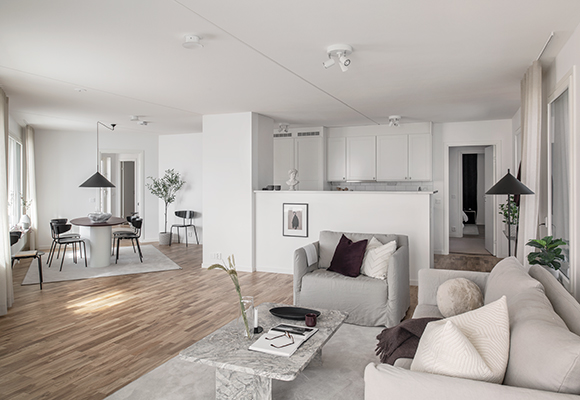 siteassets/design-och-inredning/visningslagenhet-kristineberg/fyra/vardagsrum-1-580x400.jpg