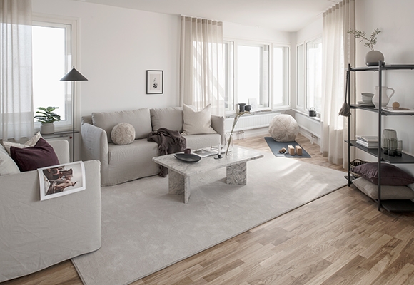 siteassets/design-och-inredning/visningslagenhet-kristineberg/fyra/vardagsrum-2-580x400.jpg