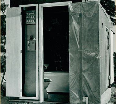 Prefabricerad del av ett rum med toalett och elcentral från 1962