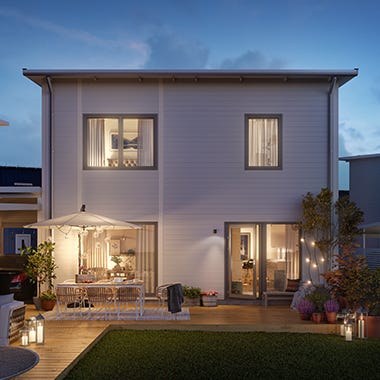 Visualisering av hus och bakgård på kvällen