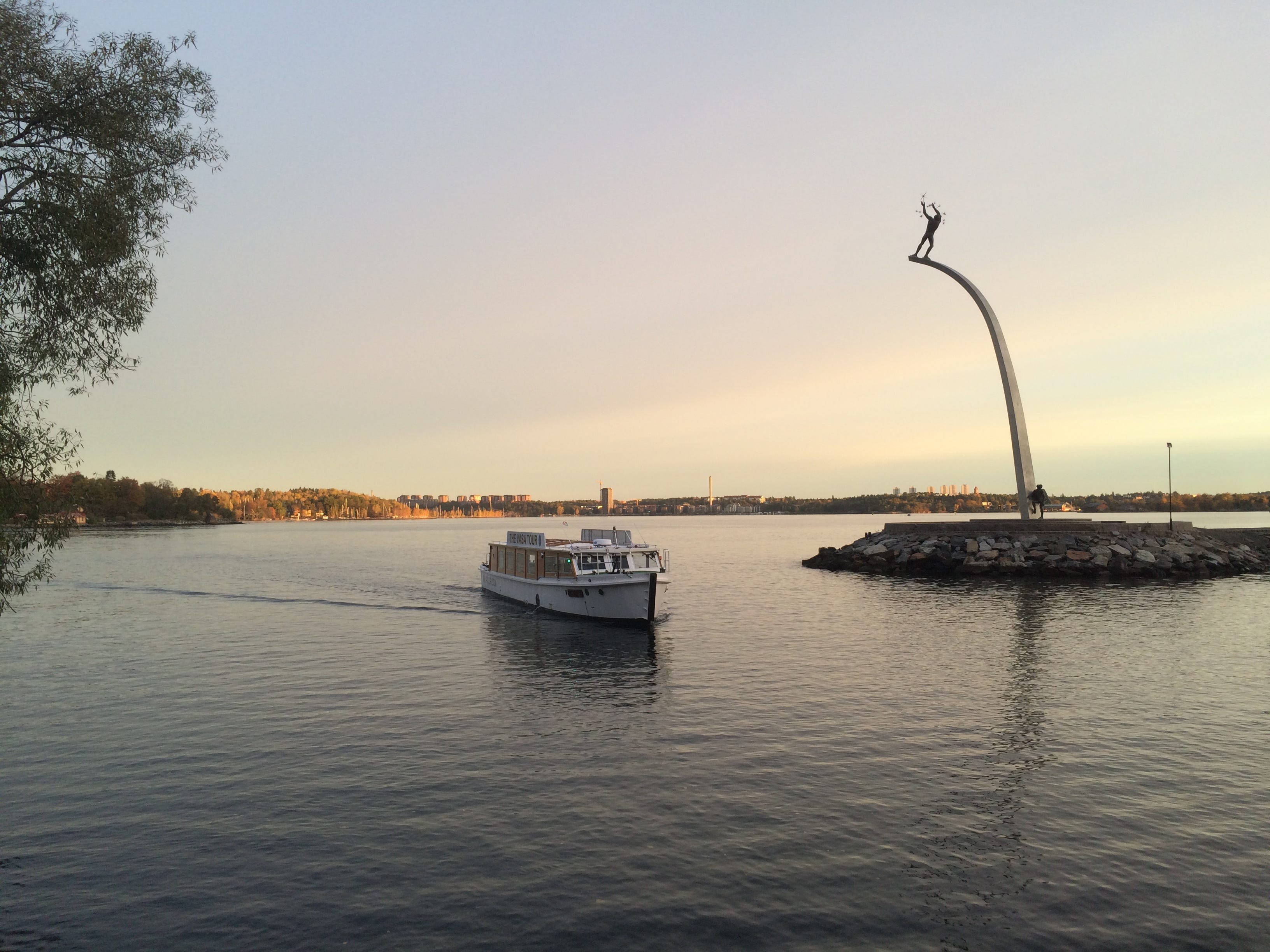 Ta pendelbåten mellan Nacka och Stockholm