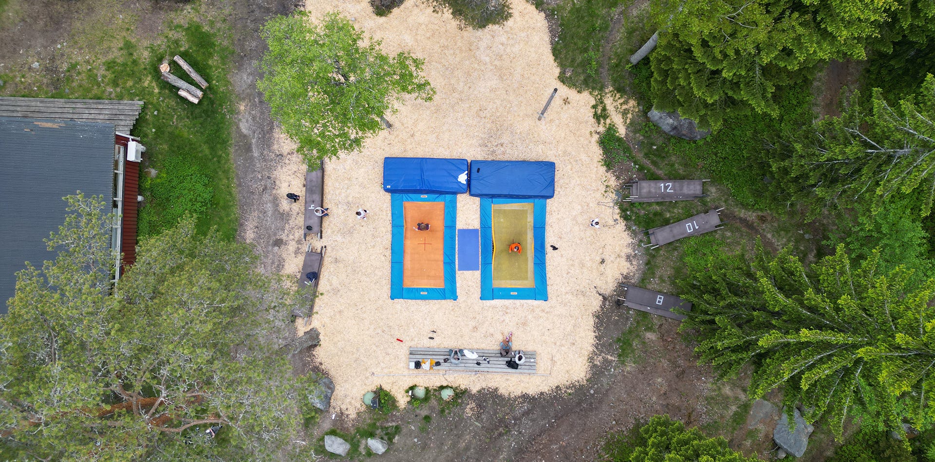 Flygbild över trampolinpark